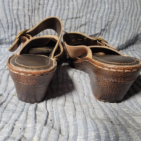 ๐ White Mountain size 8.5 clog sandals with buckles in excellent condition ๐ - Picture 8 of 9